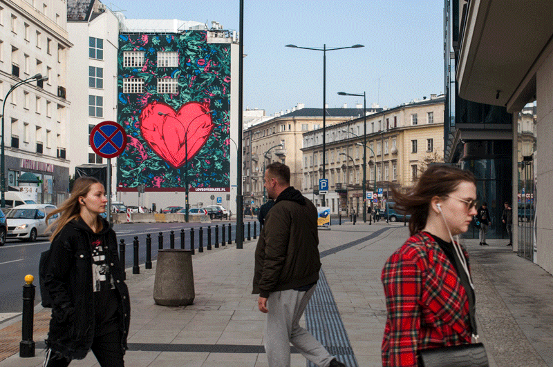 Mural promujący kampanię LOVE OVER HATE na zlecenie marki Absolut przy ul. Brackiej 25 w Warszawie | Love Over Hate | Portfolio
