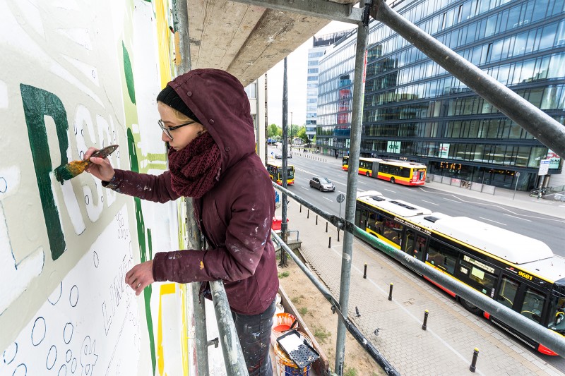 Artist paints advertisement for Somersby Mango Lime in Warsaw | Somersby Mango & Lime | Portfolio