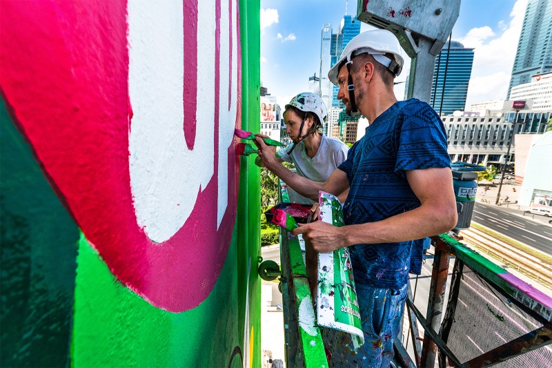 Artists paint mural Painters paint mural advertising 7up Fido Dido dla PepsiCo 7Up in the center of Warsaw | 7Up | Portfolio