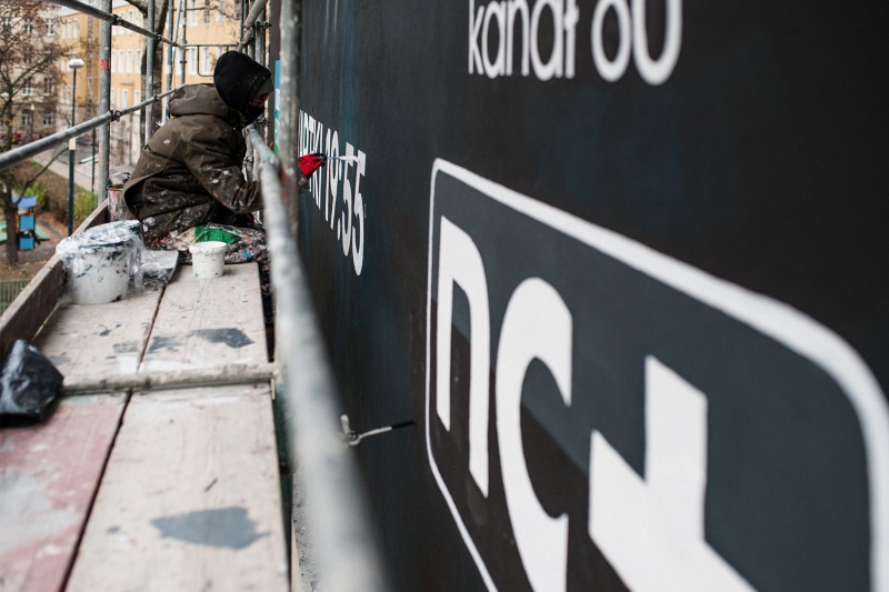 Artists paint mural for BBC Earth on the Piekna street | The Dynasties | Portfolio