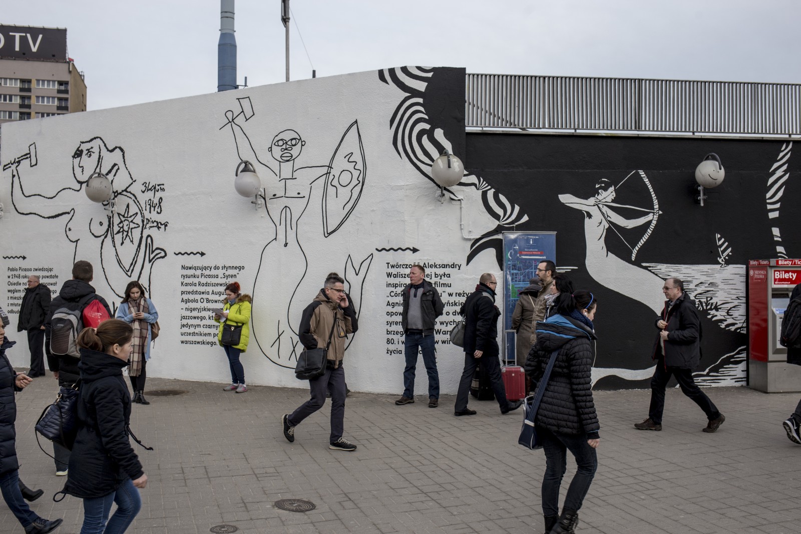 Artists painted sirens on the walls near the Centrum metro station | The beguiling siren is thy crest | Portfolio