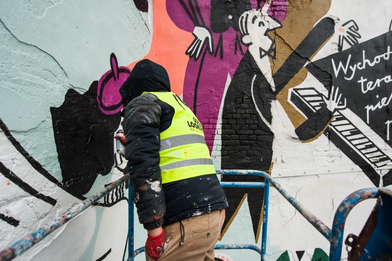 Artysta maluje kulturalny mural dla Narodowego Centrum Kultury w Warszawie | Kulturalny mural na Stulecie Niepodległości Polski | Portfolio