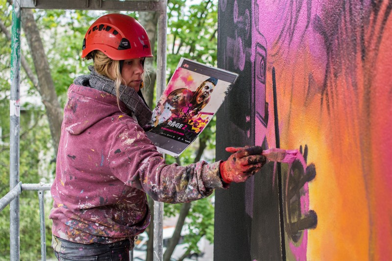 Artystka maluje mural na zlecenie klienta Cenega w Warszawie | Rage 2 | Portfolio