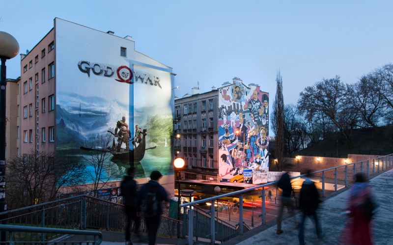 Blick auf die Tamka Straße in Warschaus Powiśle mit einem bemalten Werbemural | God of War | Portfolio