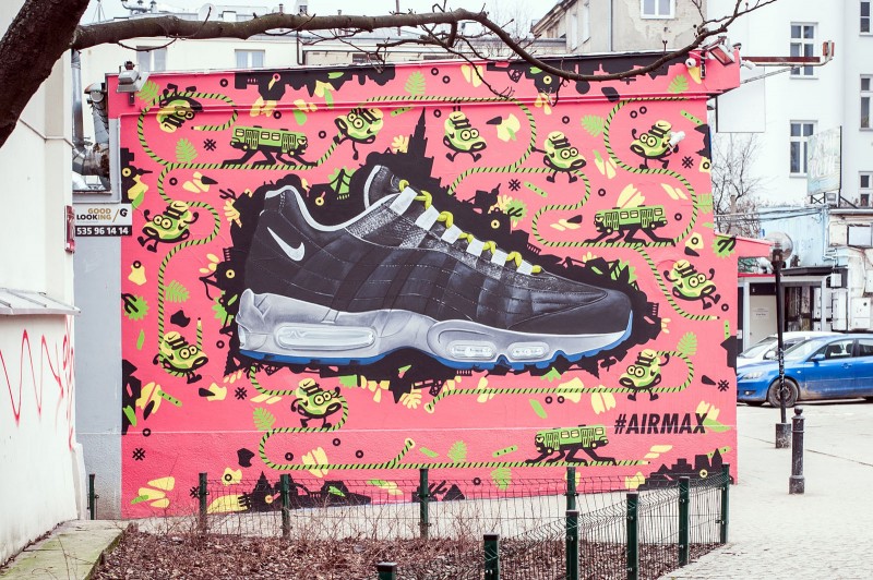 But Nike Air Max przedstawione na muralu na ścianie warszawskch pawilonów  | Jan Kallwejt, Lis Kula oraz Swanski - AirMax Day 2016 | Portfolio