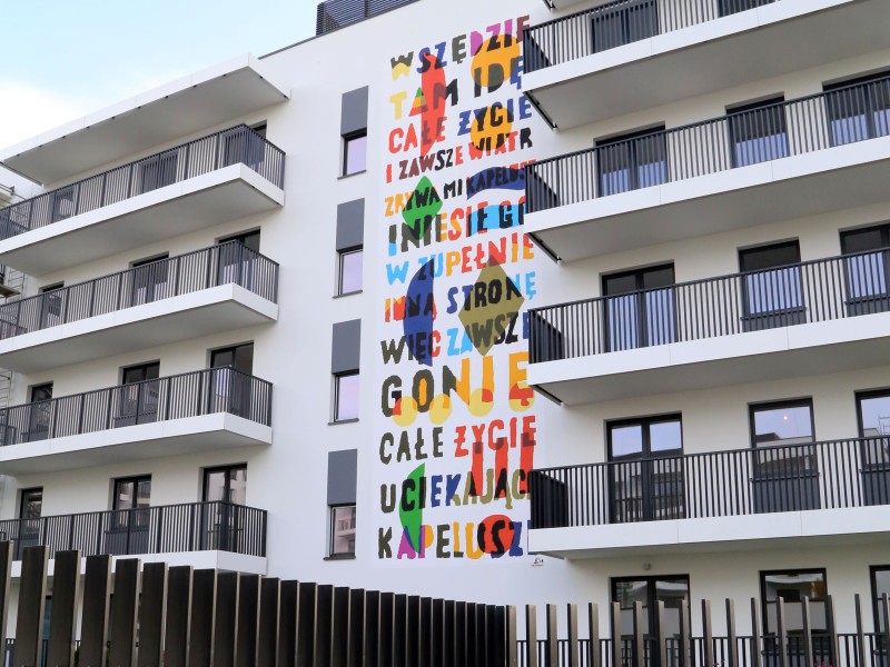 Dom Development Großflächiges Kunstwerk an der Fassade eines Wohngebäudes Künstlerischer Żoliborz Powiązkowska Straße | Künstlerischer Żoliborz | Portfolio
