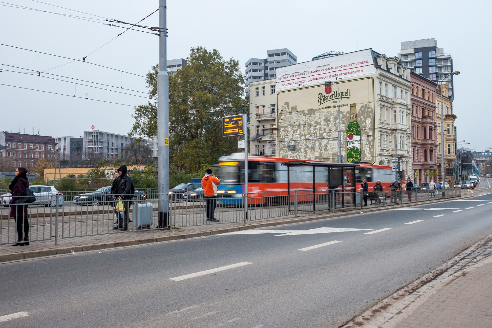 Graffiti Werbung an der Wand von Podwale Straße 7 in Wrocław Werbung für die Marke Pilsner Urquell | Pilsner Urquell | Portfolio