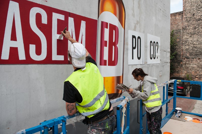 Graffiti reklamowe EB na ścianie w Szczecinie | Tymczasem EB | Portfolio