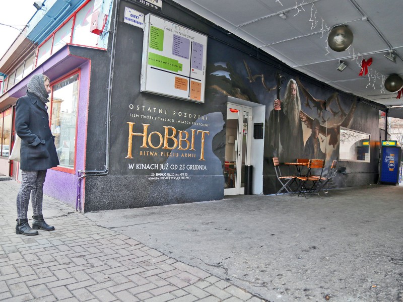 Hobbit Bitwa Pięciu Armii namalowana reklama Warszawa pawilony | Mural reklamujący film Hobbit dla Forum Films | Portfolio