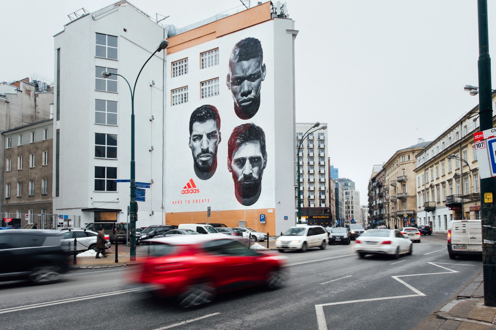 Lionel Messi, Luis Suarez, Paul Pogba auf dem Wandbild in Warschau auf der Bracka Street | Adidas - Here to Create | Portfolio