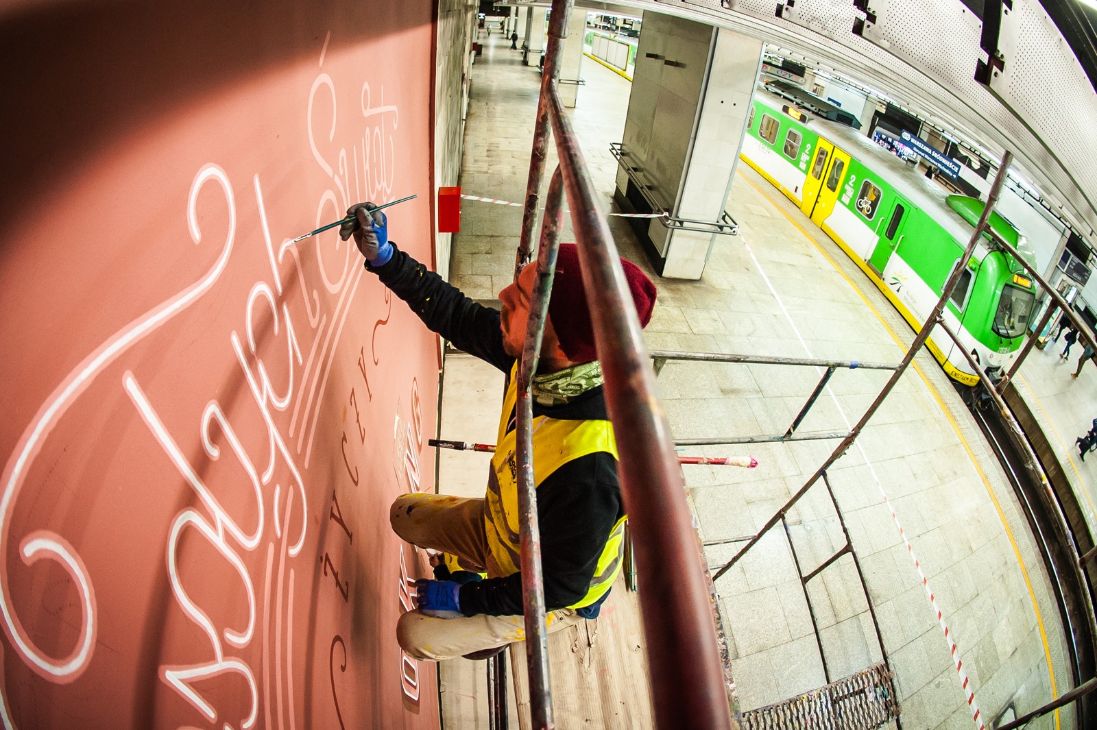 Artist painting a Christmas mural at PKP Srodmiescie train station in Warsaw | Christmas Card 2016 | Backstage