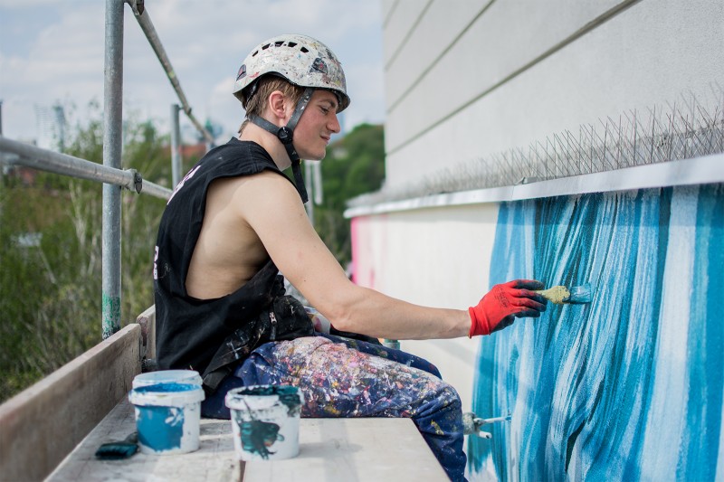 Malarz maluje mural dla klienta Cenega ul. Dobra 53 w Warszawie | Rage 2 | Portfolio