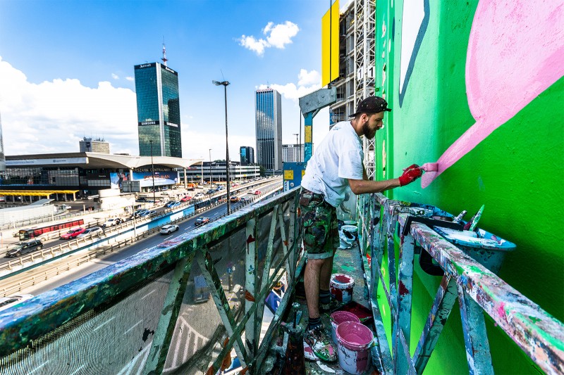 Malarz maluje mural reklamowy 7up Fido Dido | 7Up | Portfolio