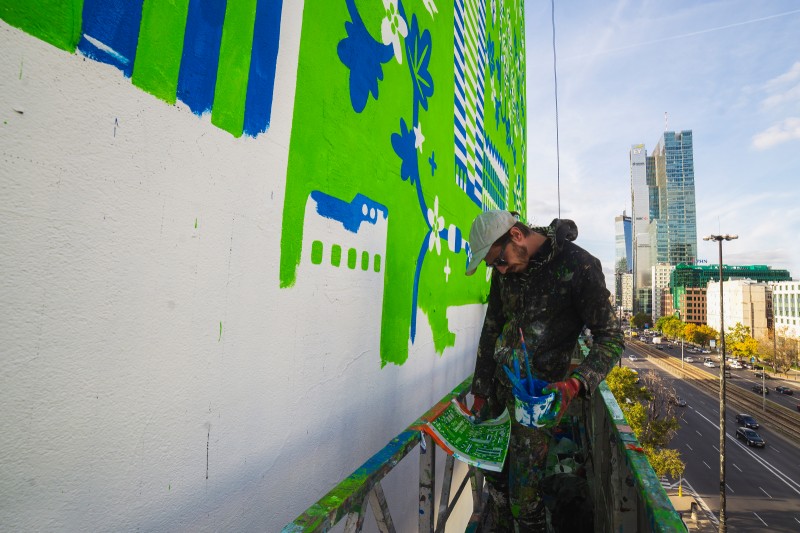 Malarz maluje projekt Jana Kallwejta dla innogy w Warszawie | Zielona Energia dla Warszawy | Portfolio