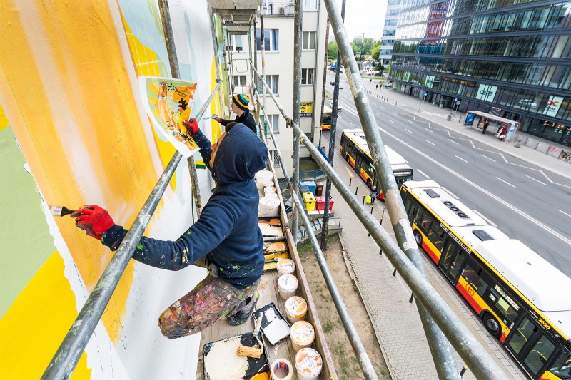 Malarze malują reklamę dla Carlsberg Polska przy ulicy Jaworzyńskiej 8 | Somersby Mango & Lime | Portfolio