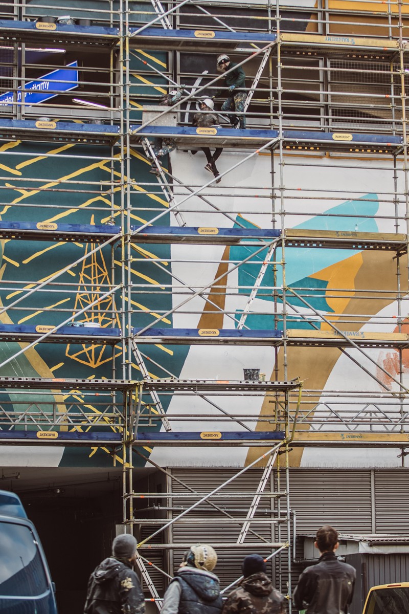 3. paiters painting colorful mural on shopinig centre in cracow | Galeria Krakowska | Portfolio