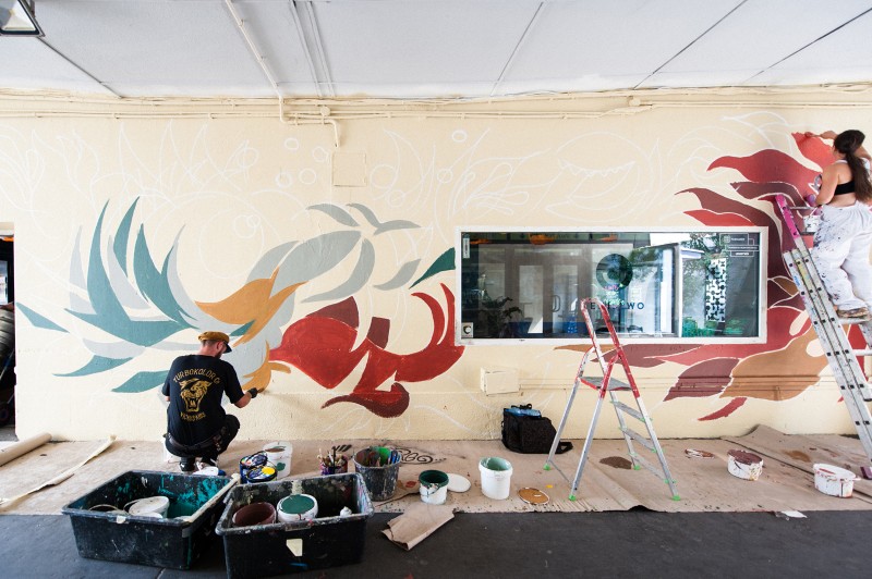 Malowanie artystyczne muralu w Warszawie na pawilonach przez artystę Swanski do kampanii Sprite | #RFRSH_CITY | Portfolio