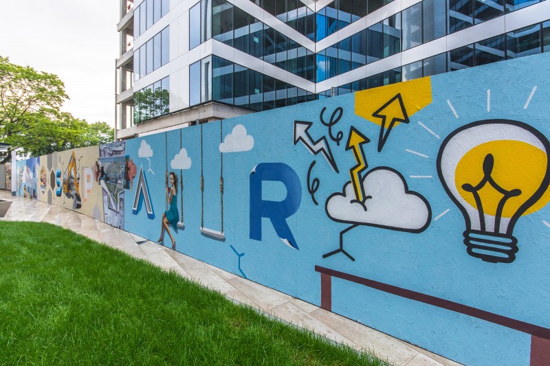 Malowanie artystyczne wokół budynku SPARK na warszawskiej Woli | SPARK | Portfolio