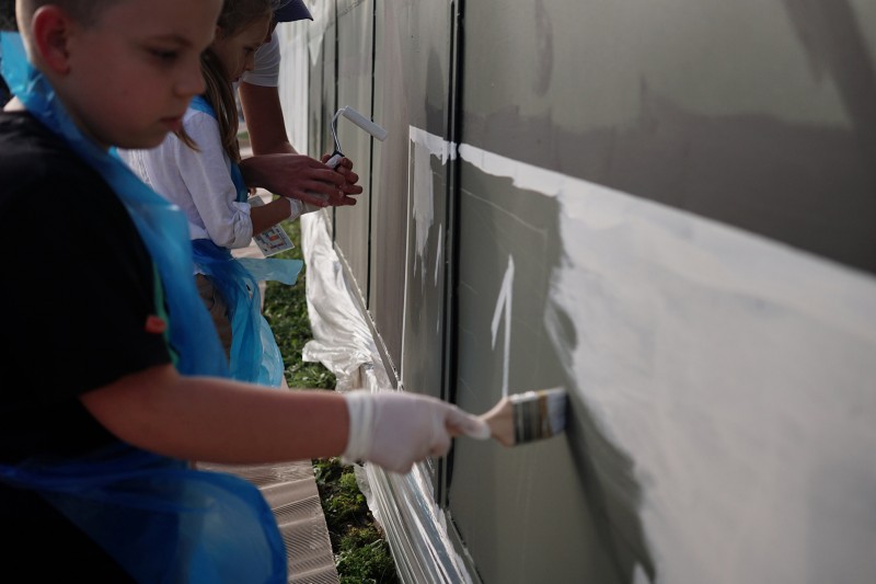 Malowanie muralu na ścianie w Warszawie z okazji eventu MZA | Miejskie Zakłady Autobusowe | Portfolio