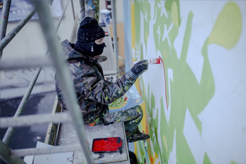 Malowanie muralu reklamowego Rainbow w Gdańsku | The whole world experience | Portfolio