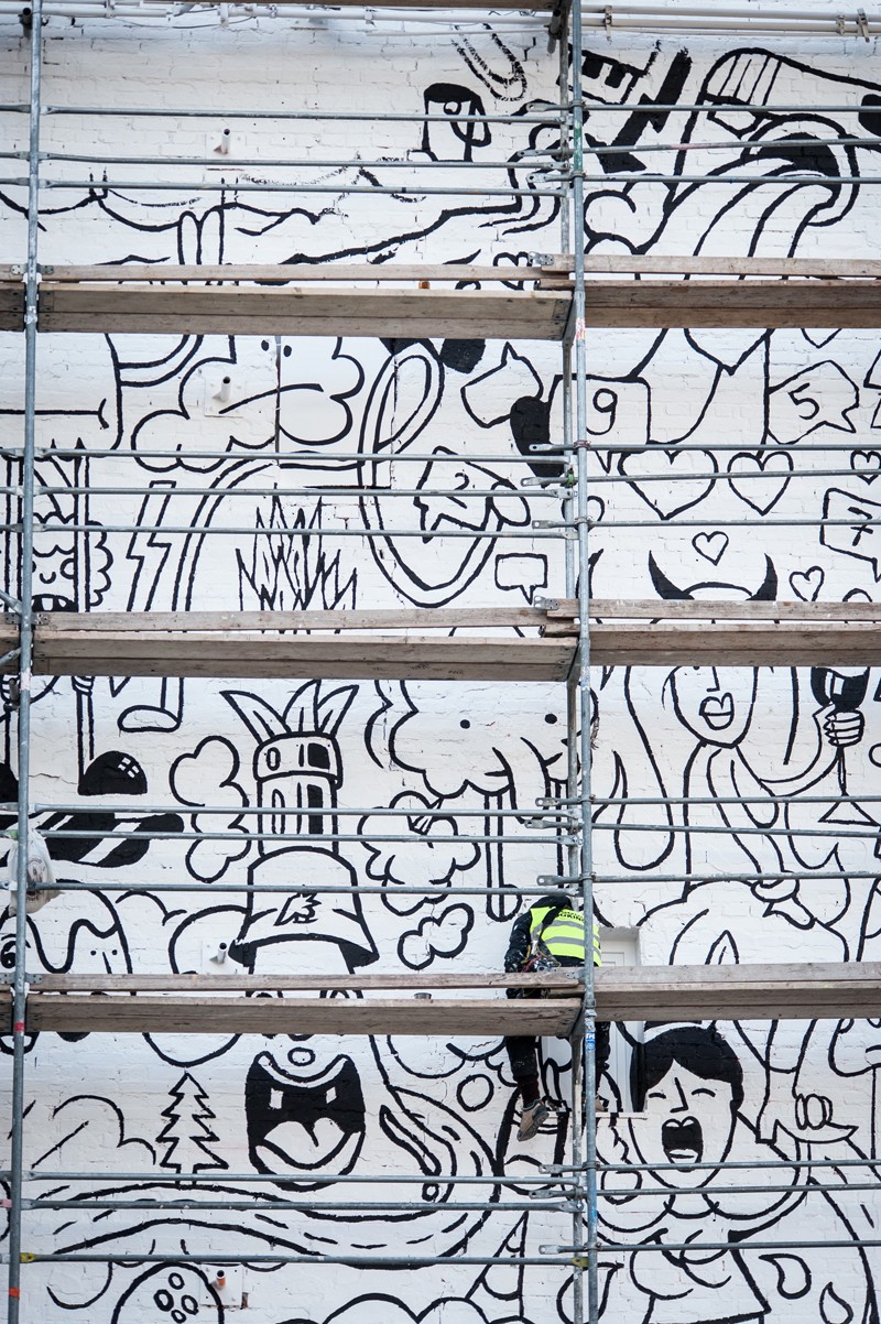 Malowanie muralu z rusztowań na ul. Polnej w Warszawie - Make Some Noizz | Make some Noizz malowane przez Good Looking Studio | Portfolio