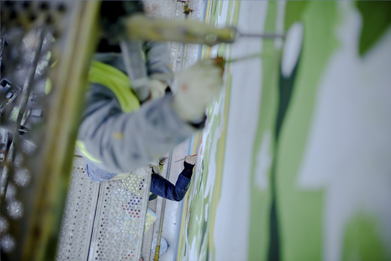 Malowanie reklamy Rainbow ręcznie na ścianie w Gdańsku | The whole world experience | Portfolio