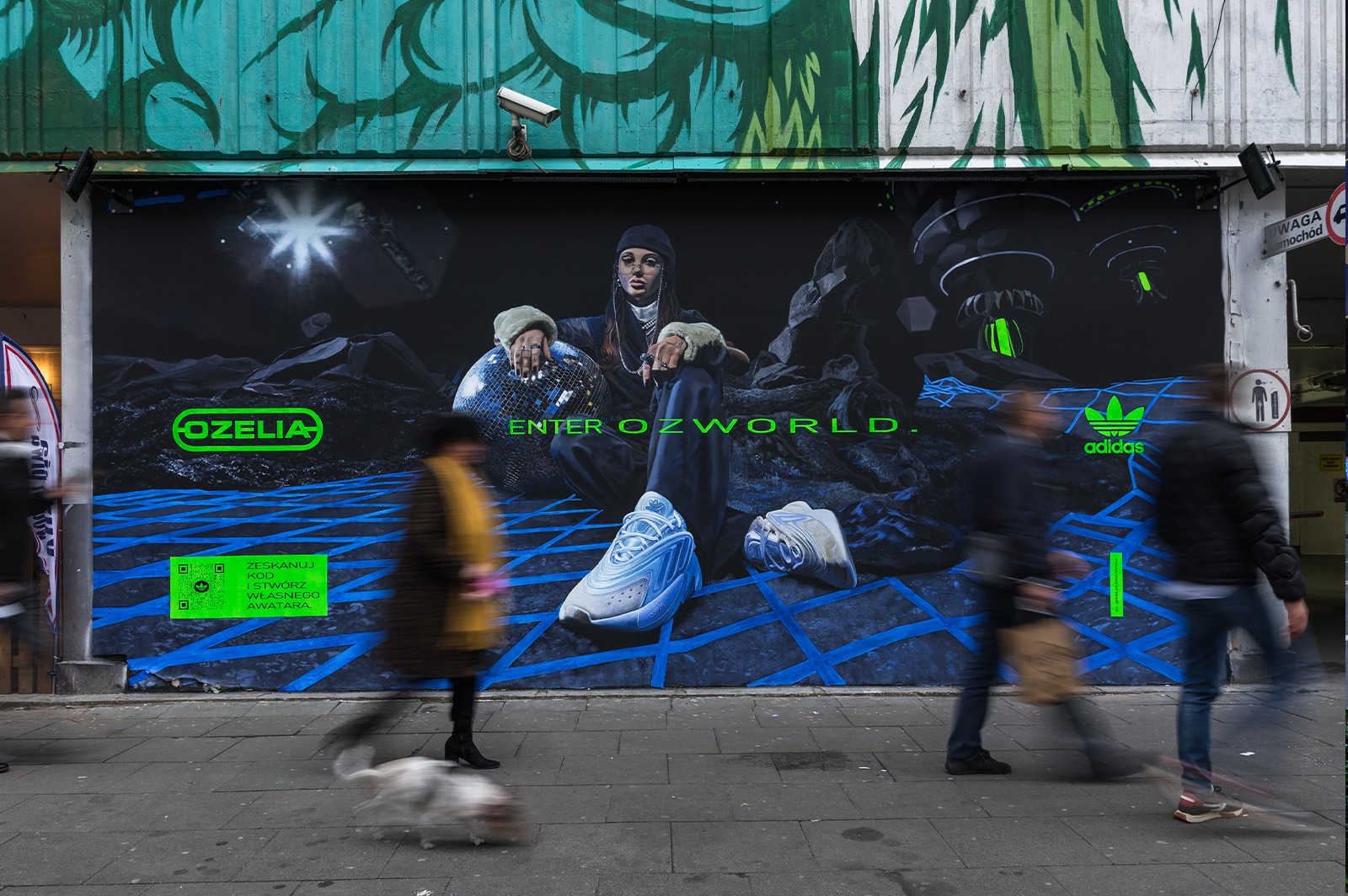 Mural Adidas OZWORLD z wykorzystaniem farb fluo na ulicy Parkingowej | Enter OZWORLD | Portfolio
