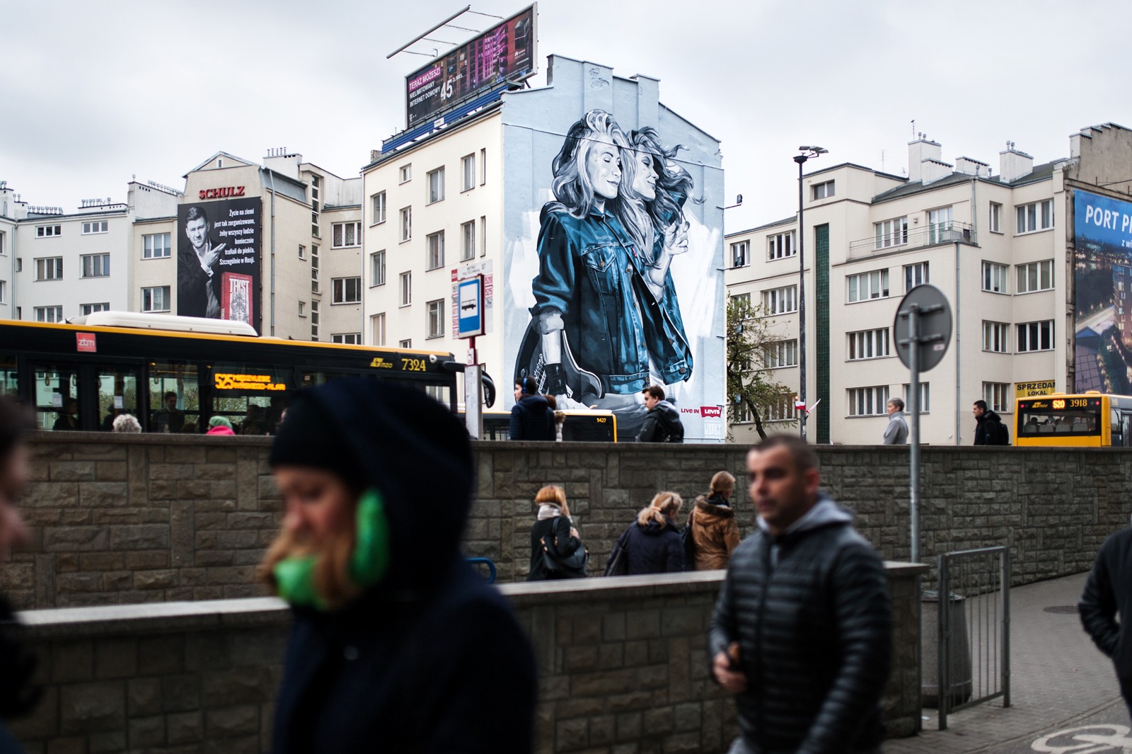 Mural Levis na urodziny kurtki jeansowej przy metrze Politechnika w Warszawie | 50.URODZINY ORYGINALNEJ DŻINSOWEJ KURTKI | Portfolio