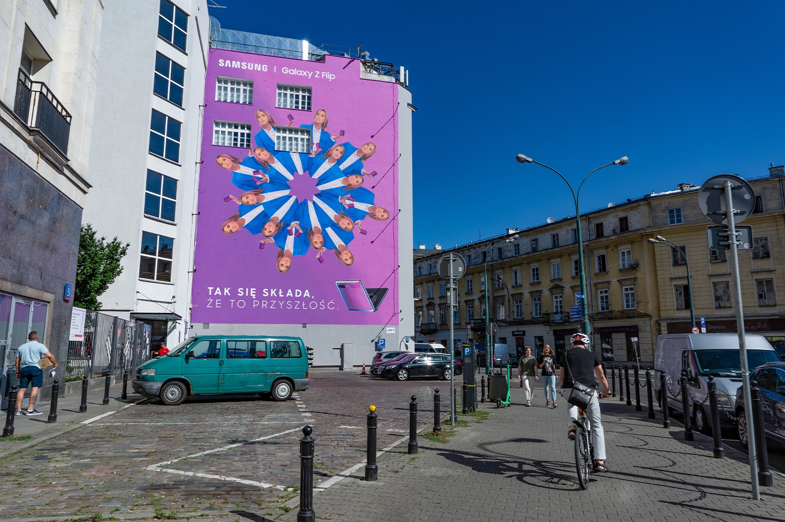  Samsung Galaxy Z Flip mural on Bracka street in Warsaw | Samsung Galaxy Z Flip | Portfolio