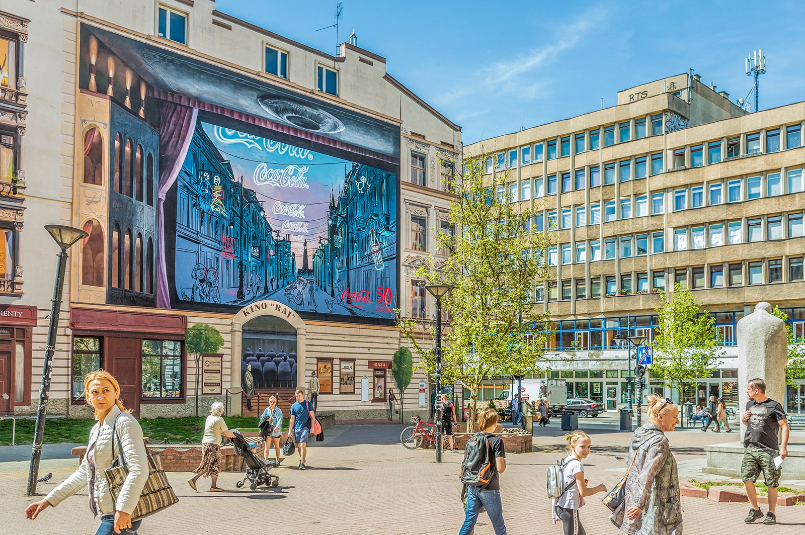 Mural artystyczny dla Coca-Coli w Łodzi | 50 lat prawdziwej magii w Polsce (retro) | Portfolio
