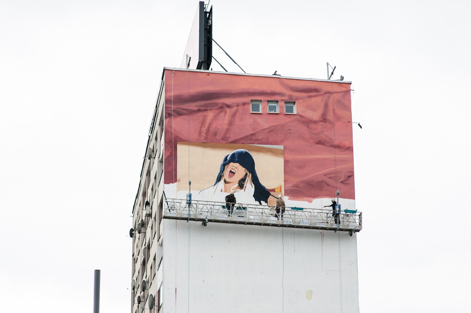 Mural na ścianie przy dworcu centralnym w Warszawie dla Converse | FOREVER CHUCK | Portfolio