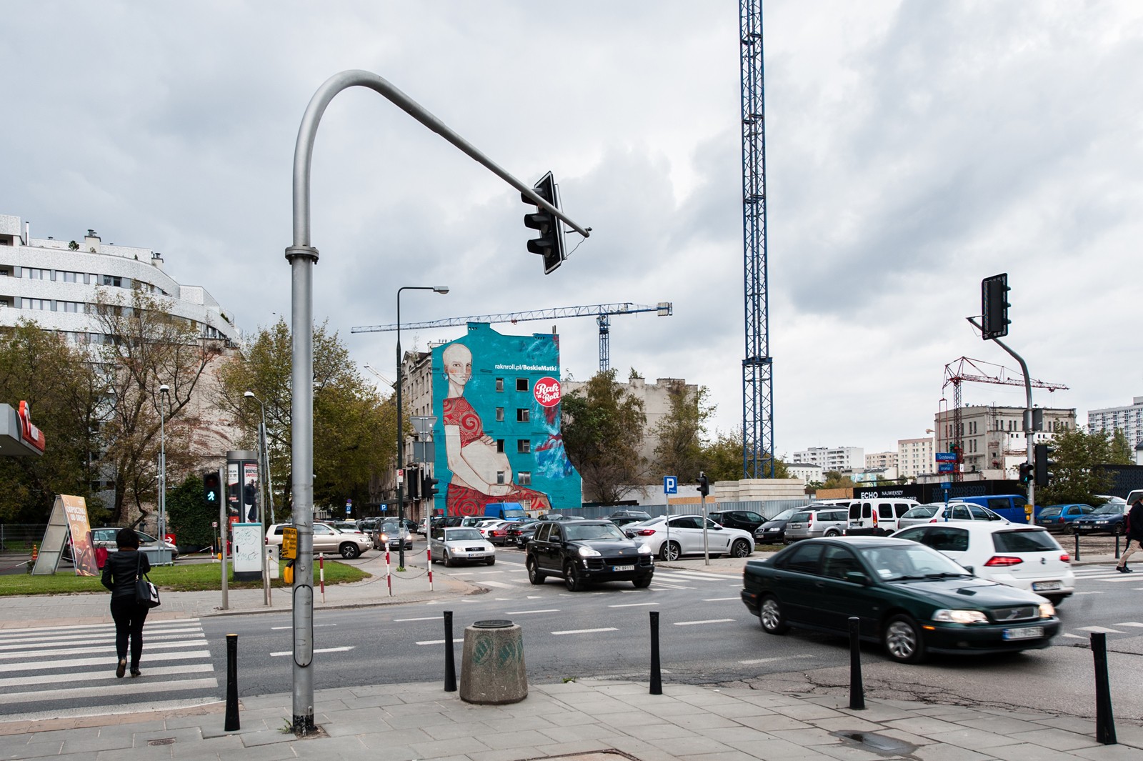Mural na zlecenie Fundacji Rak'n'Roll Boskie Matki na ulicy Wroniej 50 w Warszawie | Boskie Matki | Portfolio