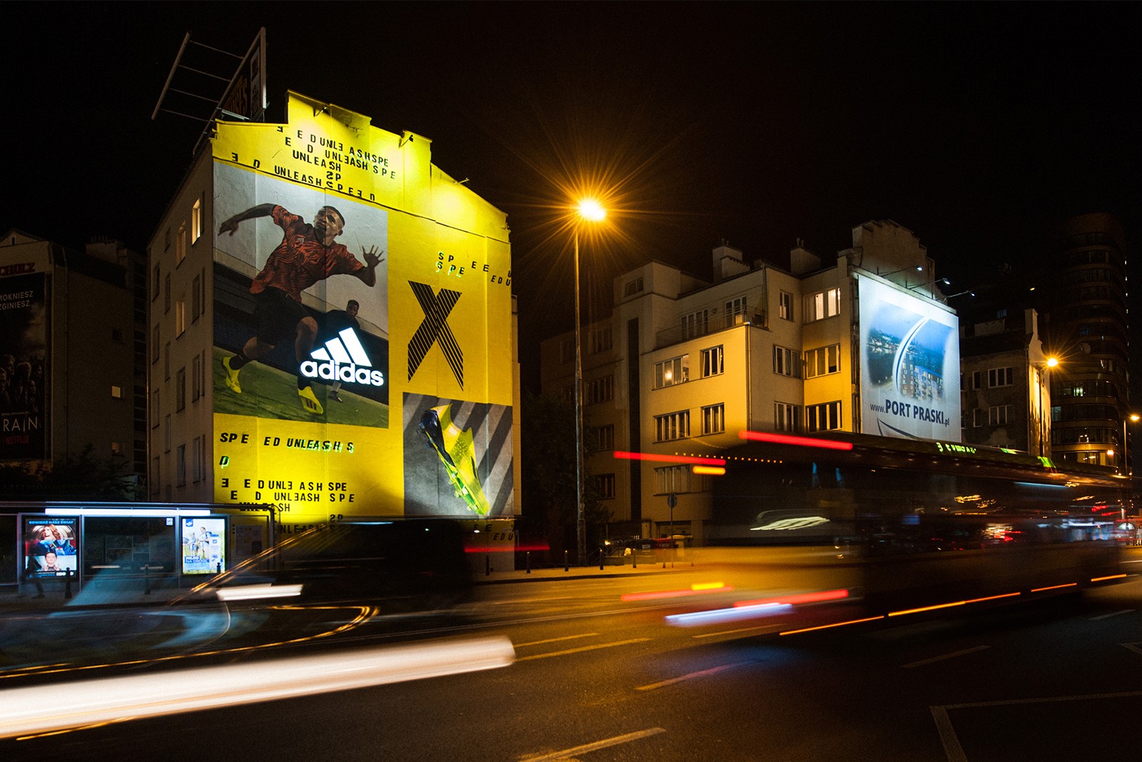 Mural nocą neon dla klienta Adidas Football ul. Jaworzyńska w Warszawie.jpg | Adidas Football | Portfolio