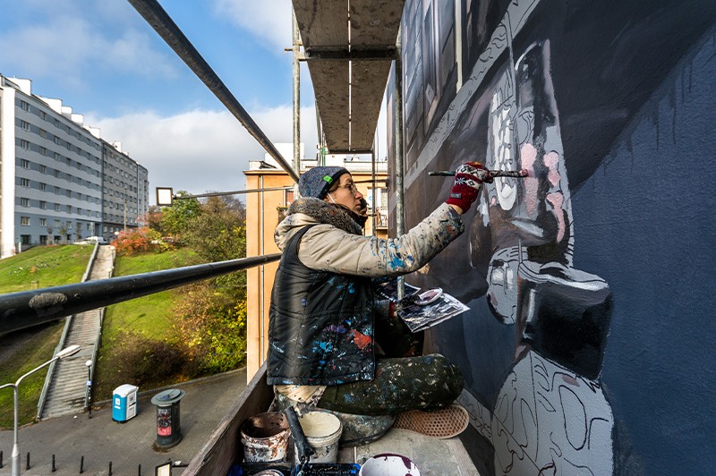 Promoting Canal+ mural on Tamka 37 | Król | Portfolio