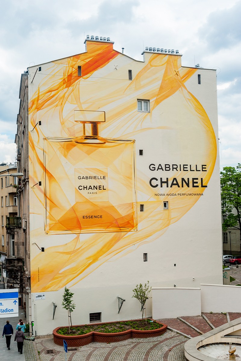 Mural reklamowy Chanel na ulicy Tamka 37 | Gabrielle | Portfolio