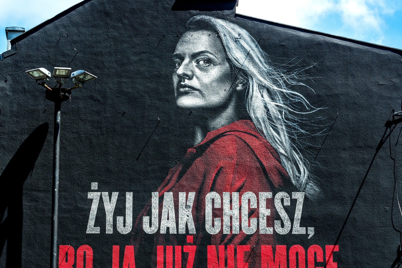 Mural reklamowy Opowieść podręcznej ul.Jaworzyńska 9 w Warszawie | Opowieść podręcznej | Portfolio