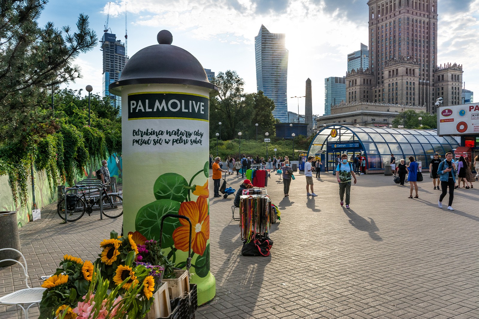 Mural reklamowy dla Palmolive w centrum Warszawy | Odrobina natury aby poczuć się w pełni sobą | Portfolio