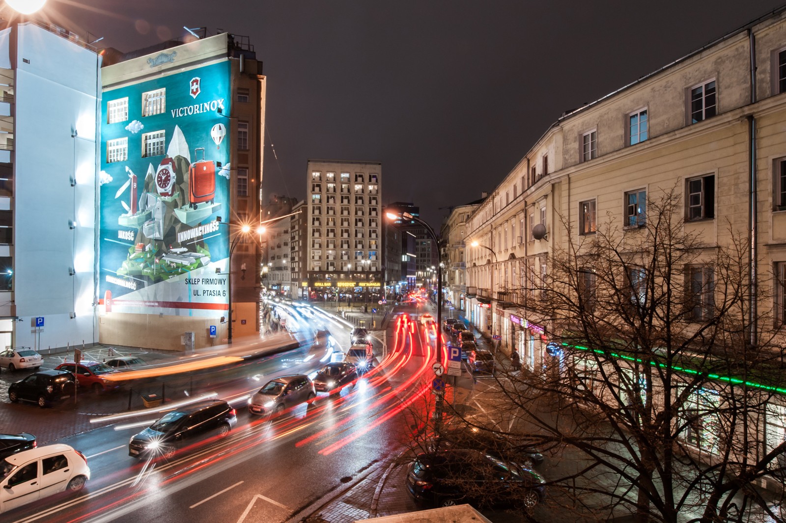Mural reklamowy dla firmy Victorinox na ścianie Domu Towarowego Bracia Jabłkowscy w Warszawie na ulicy Brackiej 25 | Realizacja murali dla Victorinox  | Portfolio