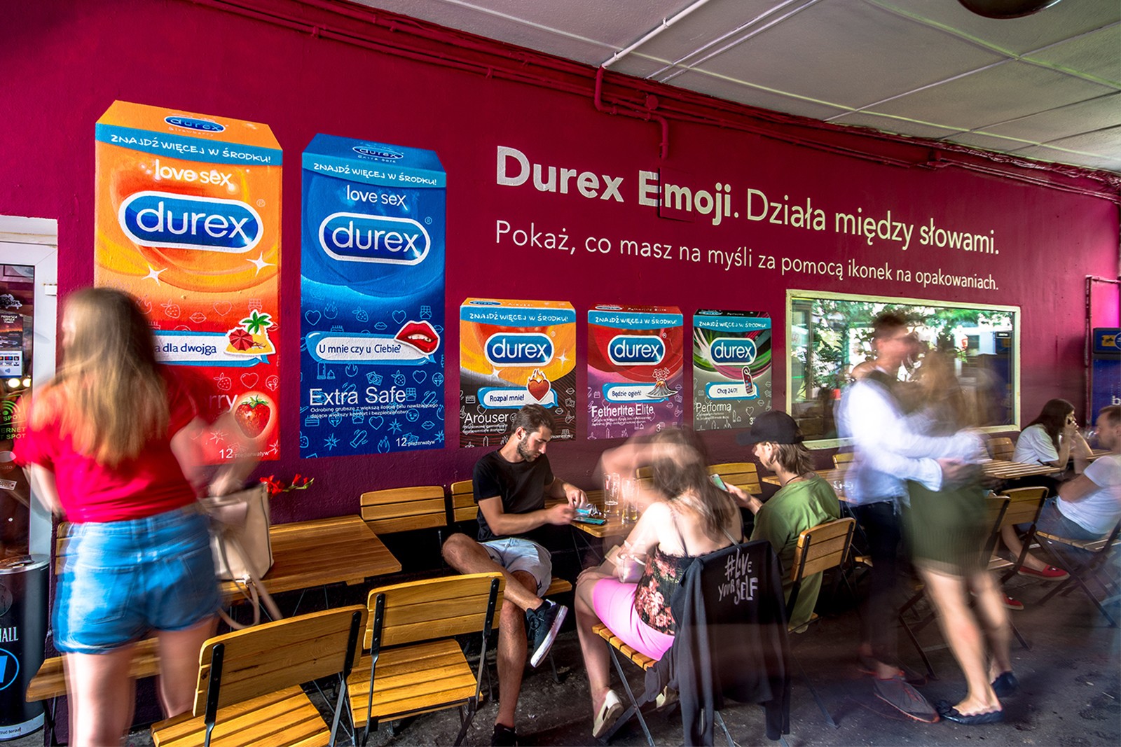 Mural reklamowy dla klienta Durex Warszawa.jpg | Durex Emoji | Portfolio