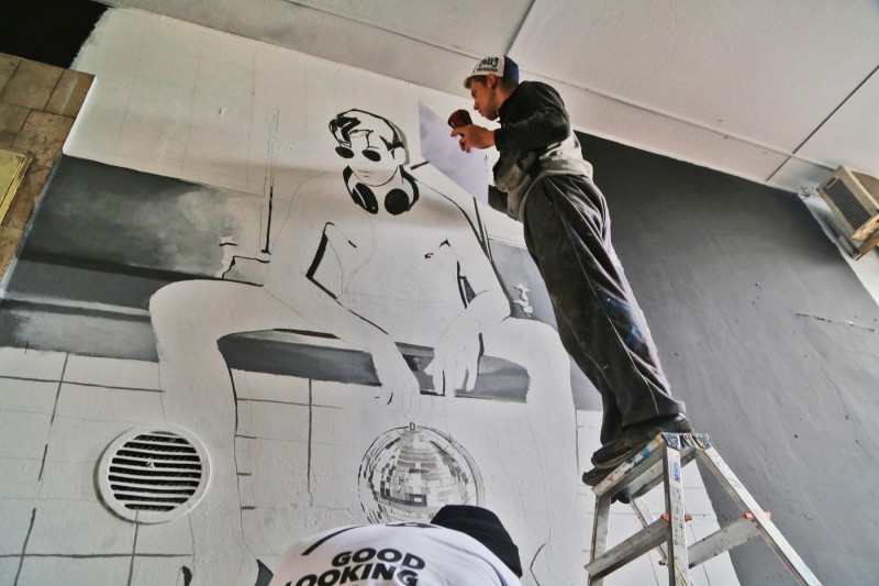 Advertising mural for Converse brand in Warsaw pavilions | #sneakerswould | Portfolio