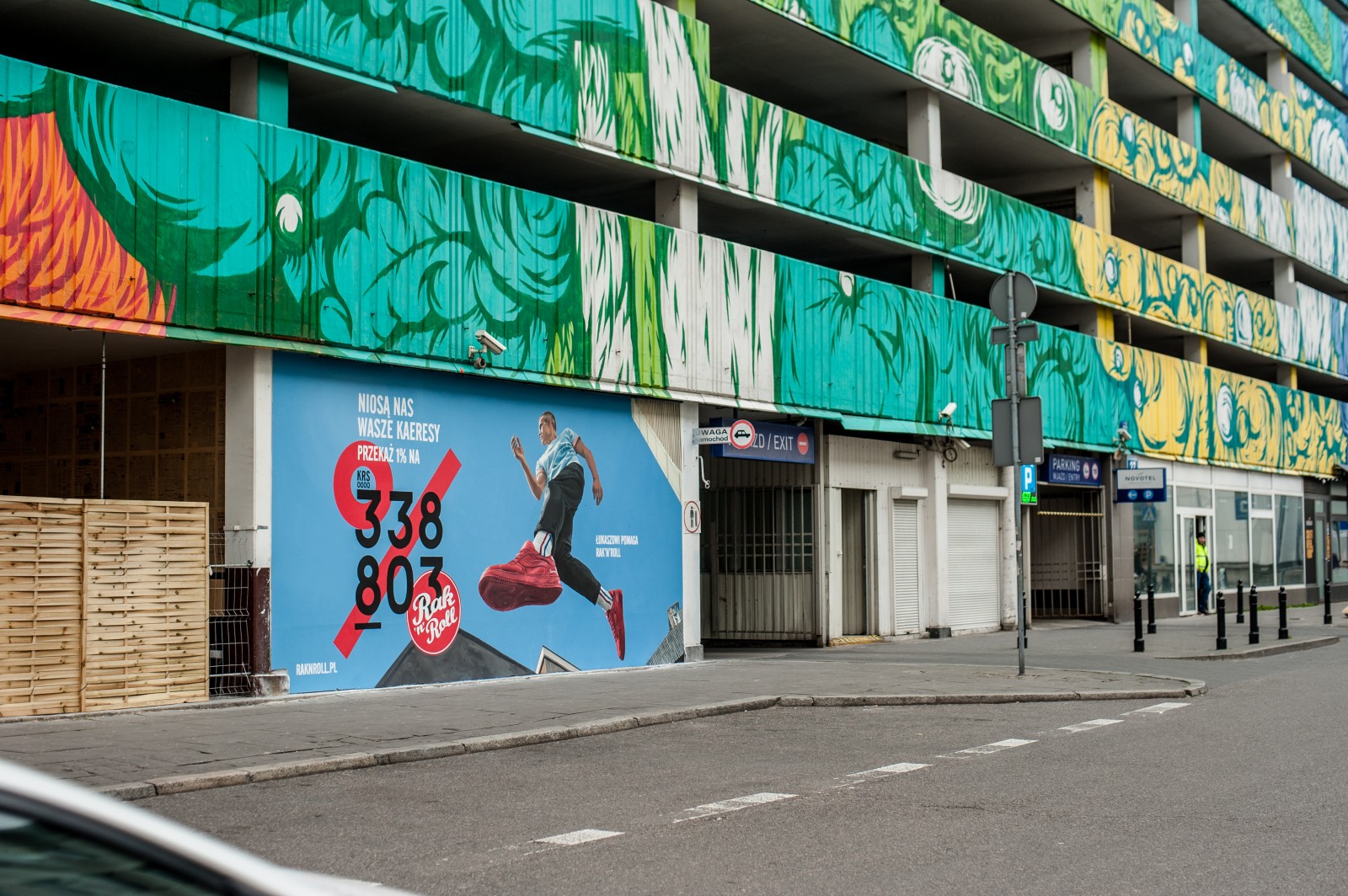 Mural reklamowy na ulicy Parkingowej dla Fundacji Rak'n'Roll | NIOSĄ NAS WASZE KAERESY! | Portfolio