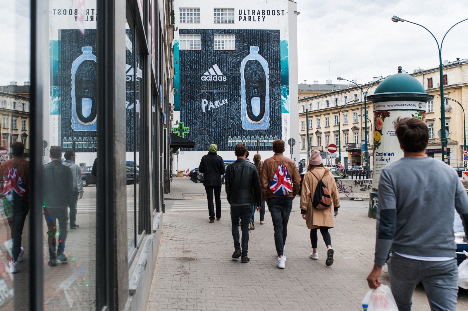 UV leuchtender Mural Bracka Warschau | Adidas Parley | Portfolio