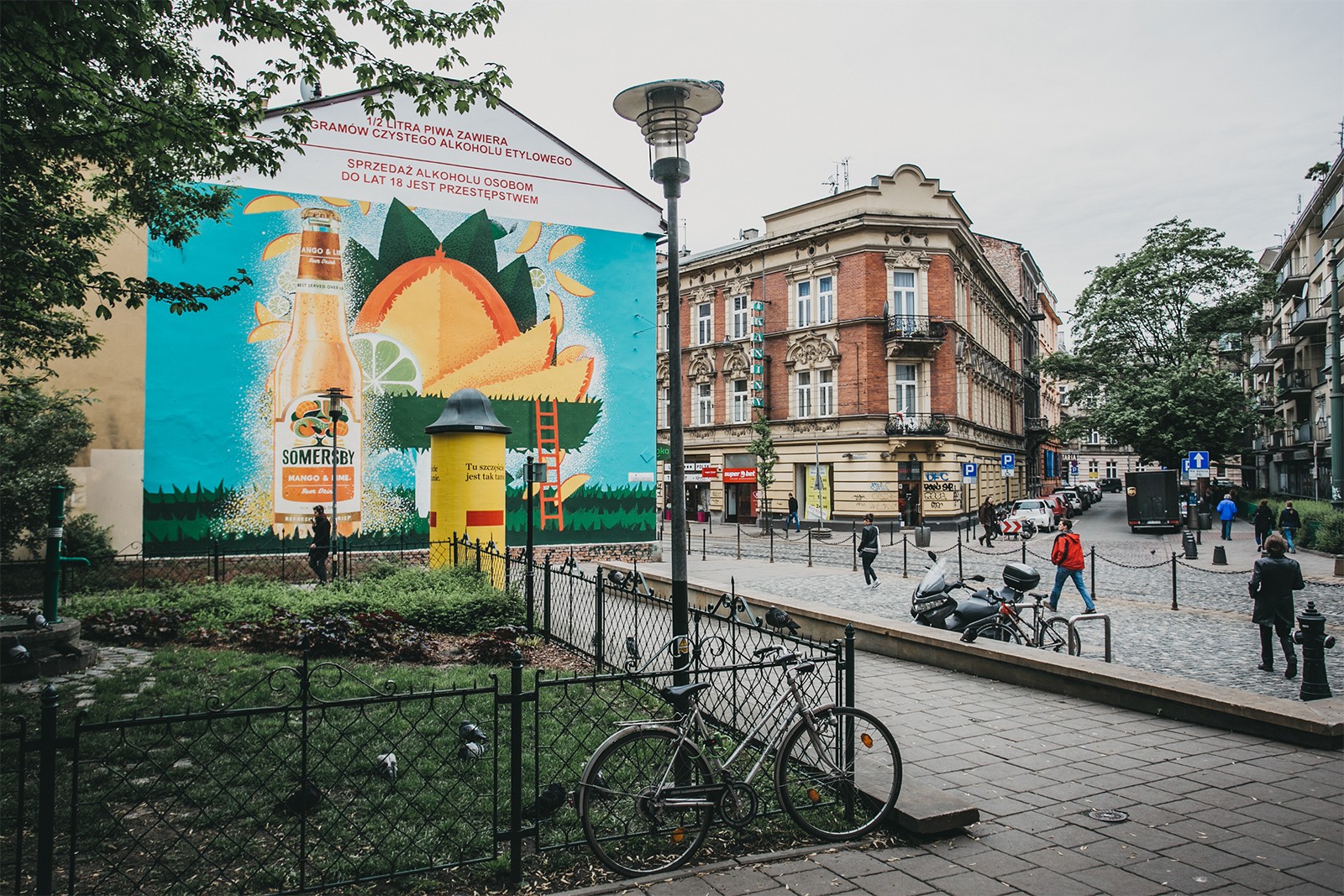Mural zaprojektowany przez Justynę Frąckiewicz dla Somersby w Krakowie | Somersby Mango & Lime | Portfolio