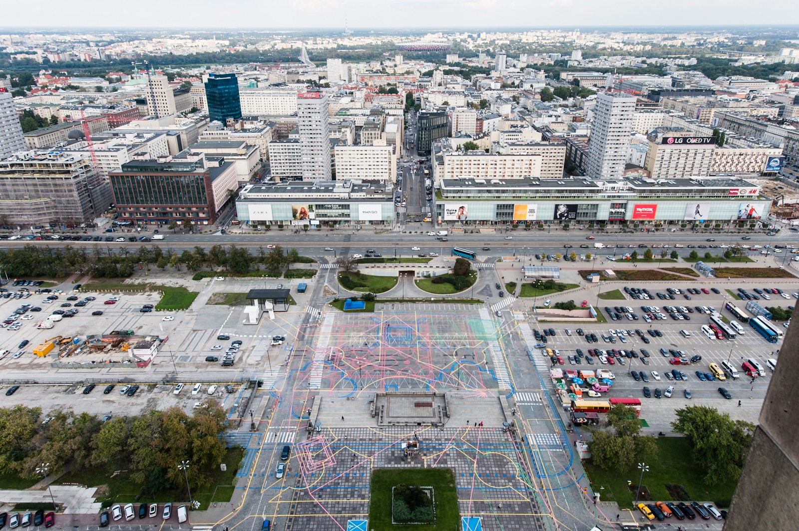 Gemalte Linien auf dem Defilad Platz Warschau im Bau | Warszawa w Budowie - Plac Defilad  | Portfolio