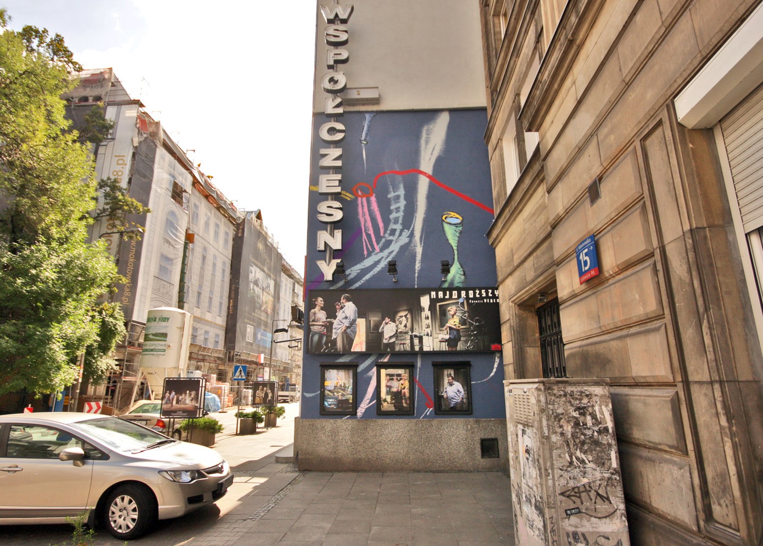 Gemaltes Fassadenbild Mural an der Modernen Bühne Teatr Wspolczesny Andrzej Dudzinski | Andrzej Dudziński | Portfolio