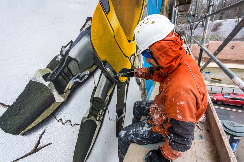 Painters paint advertising mural of the Bumblebee in Warsaw | Bumblebee | Portfolio