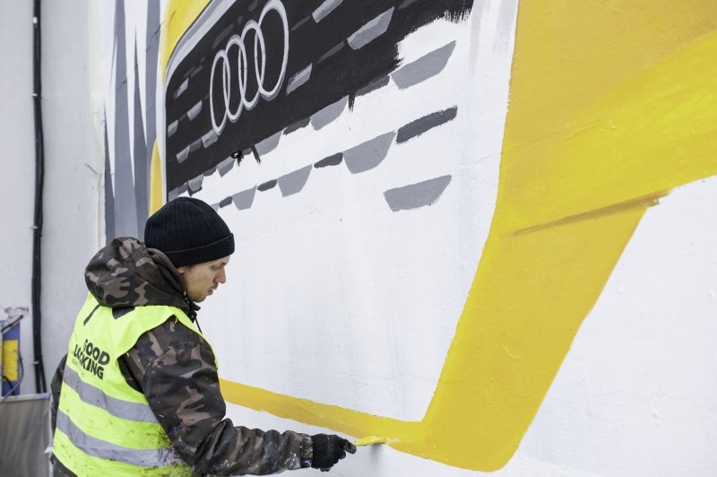 Painters painting an advertising mural on the client's request | Audi Q2 | Portfolio
