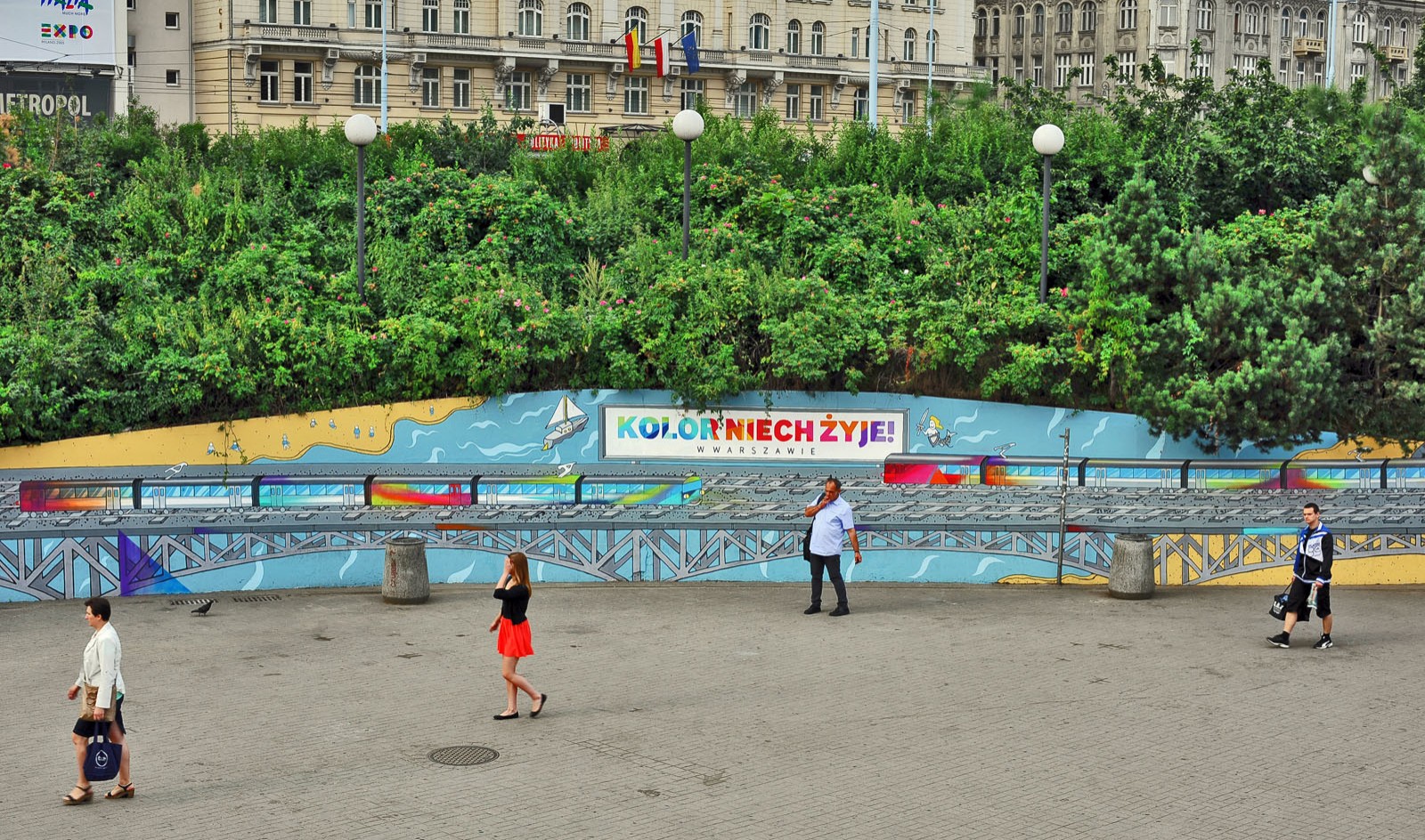 Patelnia metro centrum w Warszawie Samsung mural reklamowy Kolor niech żyje | Mural na warszawskiej patelni - Kolor niech żyje! | Portfolio