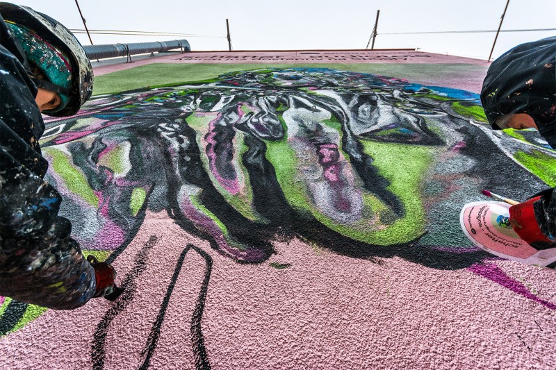 Praca malarzy przy powstawaniu muralu Spotify Schafter | Schafter - Audiotele | Portfolio