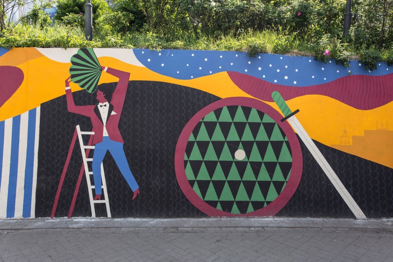 Ein Projekt von Olka Osadzinska, gemalt an der Mauer von Patelnia Metro Centrum Eingang in Warschau | 1. Geburtstag Costa Coffee | Portfolio